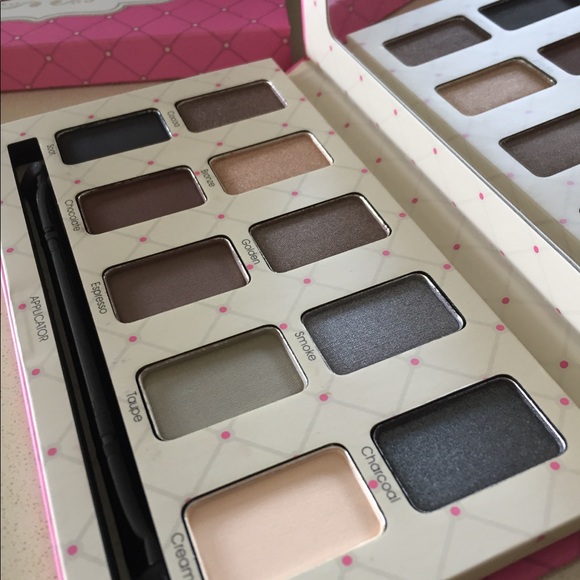 💕Eyeshadow palette 💕 - Picture 2 of 3